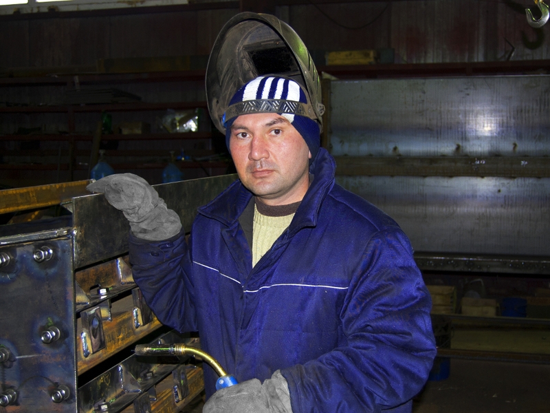 Процесс сварки металлических конструкций